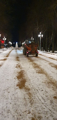 22 КДМ с песко-соляной смесью и реагентом вышли в ночь на дороги Иванова